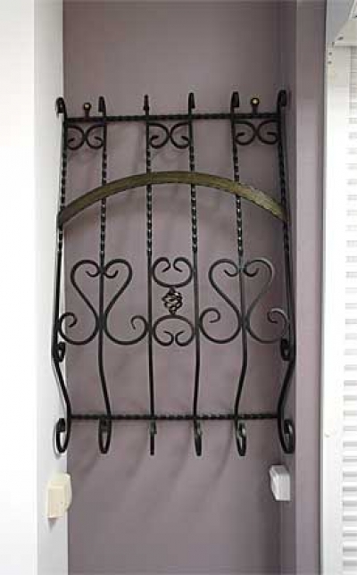 Решетки на окна с элементами ковки